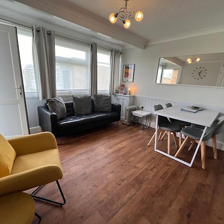 Beachcomber, Sunbeach, Scratby - Two Bed Chalet, Sleeps 4, Free Wi-Fi, Free Club Passes, Free Swimming And Pet Friendly 外观 照片